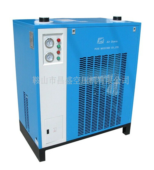 （冷凍式干燥機）瞬間‘爆炸’。